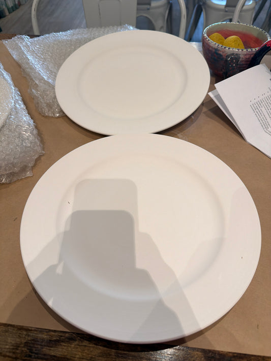 Legacy rim dinner plate